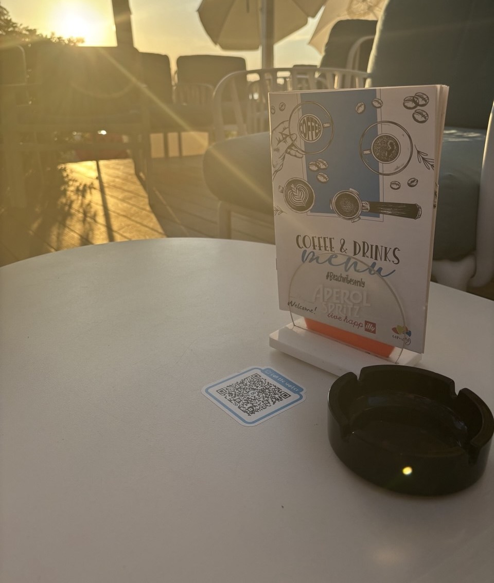 Codice QR sul tavolo di un locale